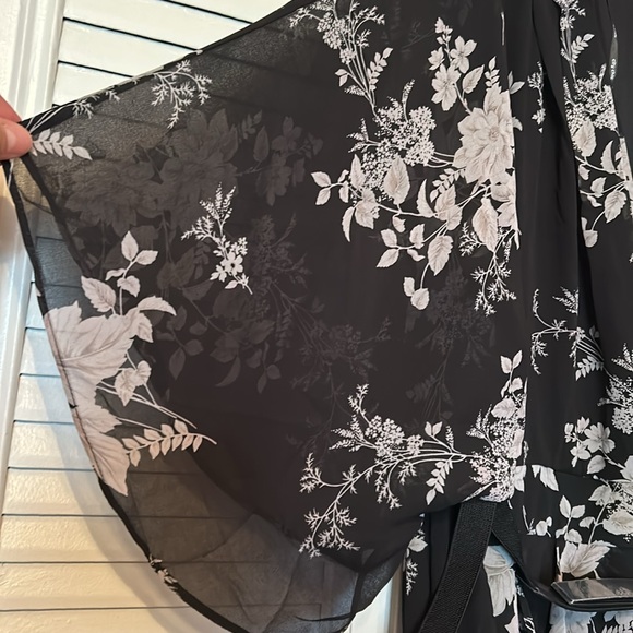 City Chic Women Plus Size V Necked plus size Dress mini bouquet Belt Sz XL 22 - Picture 8 of 13